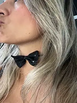 Live sex cam di valentina_herrrera