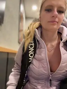 Betsy Stripchat cam model