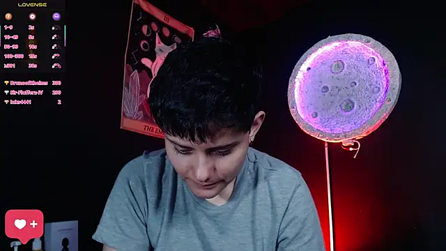 girl_intense444 webcam