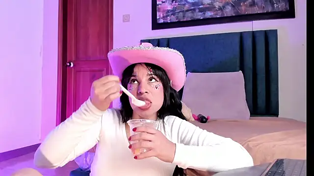 SabrinaWarren_ webcam