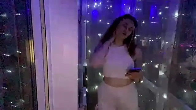 SophieNiktashu webcam