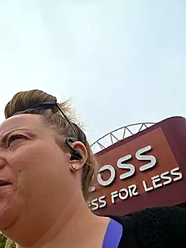 julimonroe - Live Cam