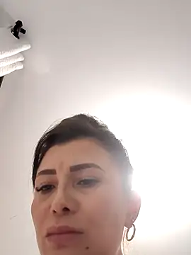 Webcam Model (mia_mancinii)  is live.Free join now!