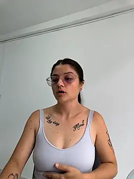 Coralinne__ webcam
