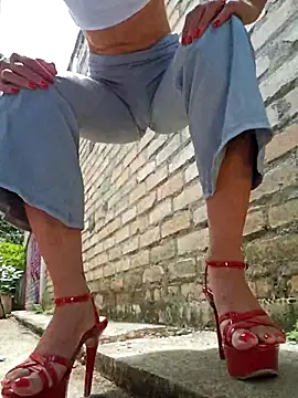 Yuky_ta's Stripchat show and profile