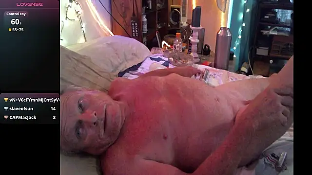 Pussyeat2please webcam