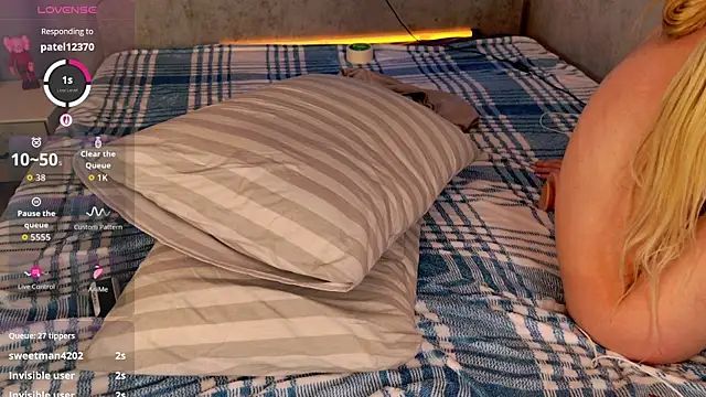 DevilWearsPradaa webcam