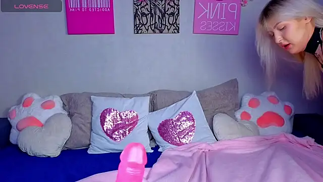 BlondieSummer webcam