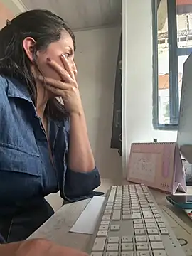 Webcam Model (SamanthaWalker_)  is live.Free join now!