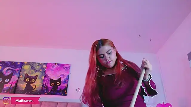 MiiaBlumm_ webcam