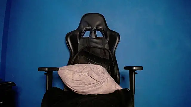 Maxxxpowerful webcam