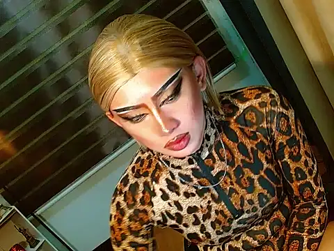 HOLLYWOOD_QUEEN_88 webcam