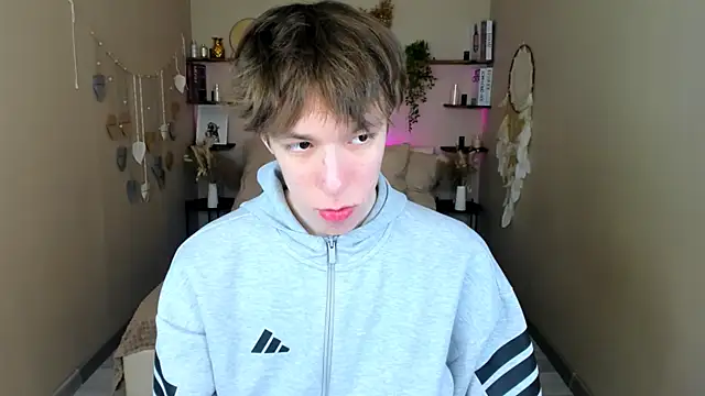 markbranston (M twink) - I am in boxers