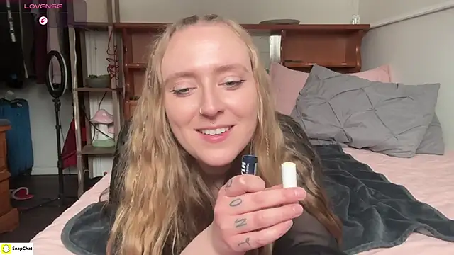 pattyworld69 (F young) - Nipple clamps on + jiggle titties