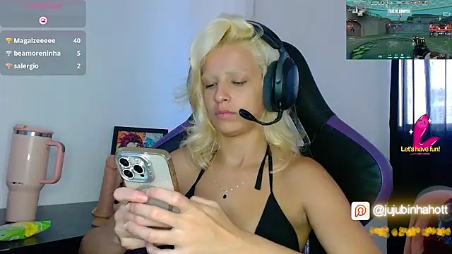 jujubinhahot (F young) - show boobs