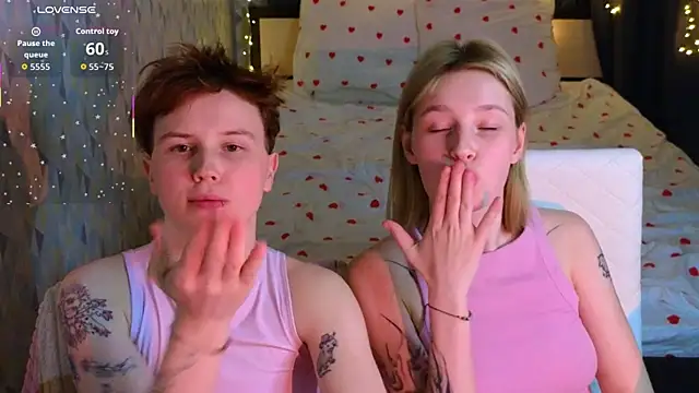 Girls_Fingers webcam