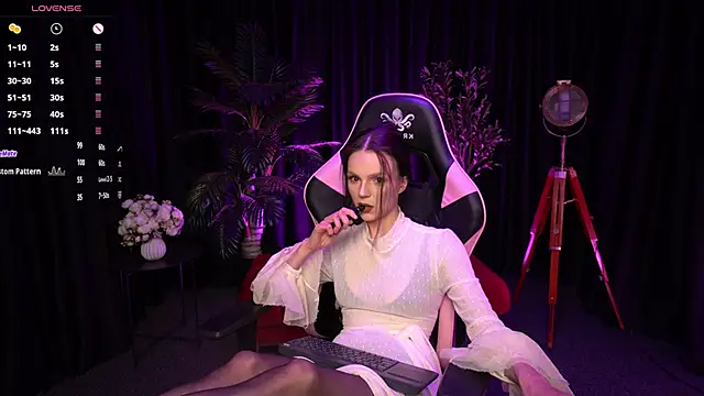 Wild_Alice_me webcam