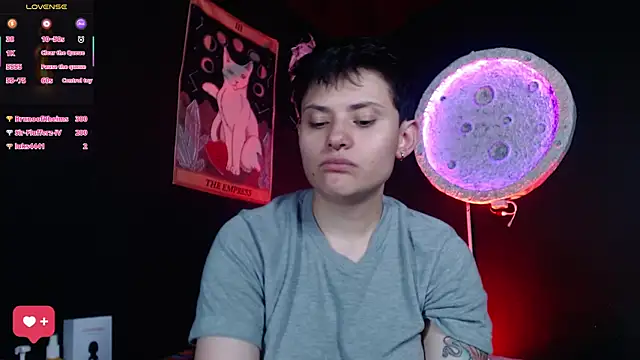 girl_intense444 webcam