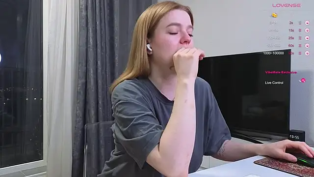 lovly_bambi (F young) - 10 slap tits