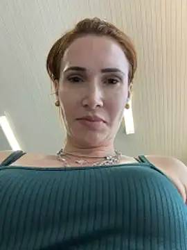 Irresistible24 live sex cam