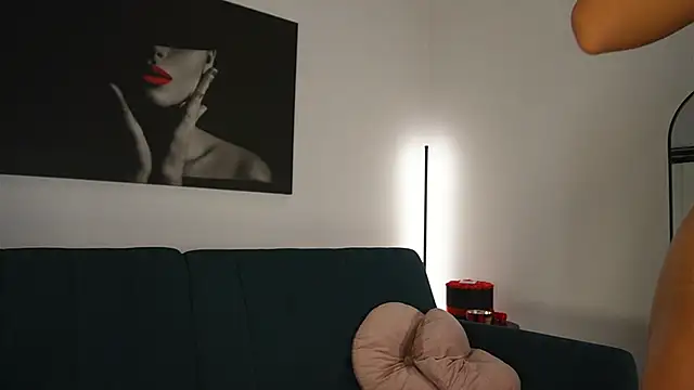 izzy_belle (F young) - dildo fuck deep in pussy