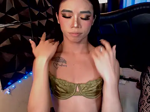 ItsurGirlMiana webcam