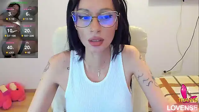 kissnicol32 live sex cam