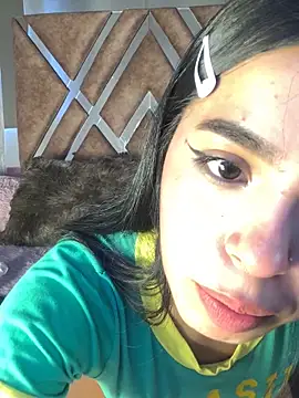 LunaMoore_Pink webcam