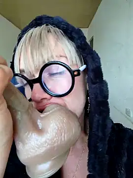 MARILYNMADELENAKOVANOVA webcam