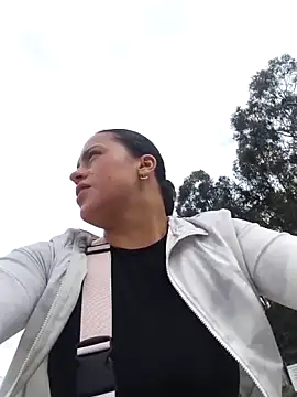 ALEJA__22 Live Webcam on Stripchat