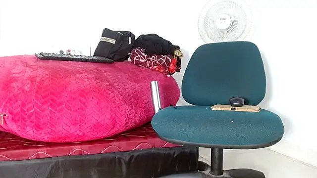 alejandrofoxnoir18 webcam