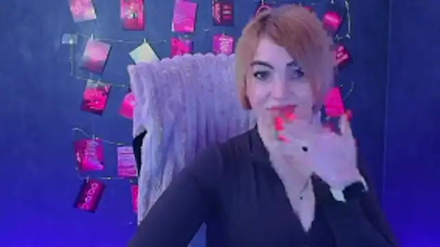 CuttieEmma webcam