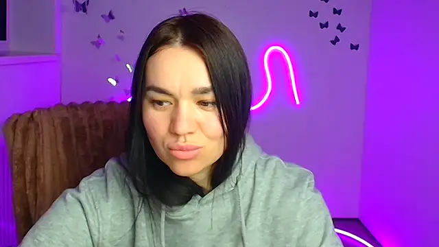 Lola_Saymyname webcam