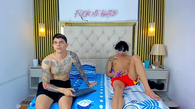 Adventurous_Boys webcam