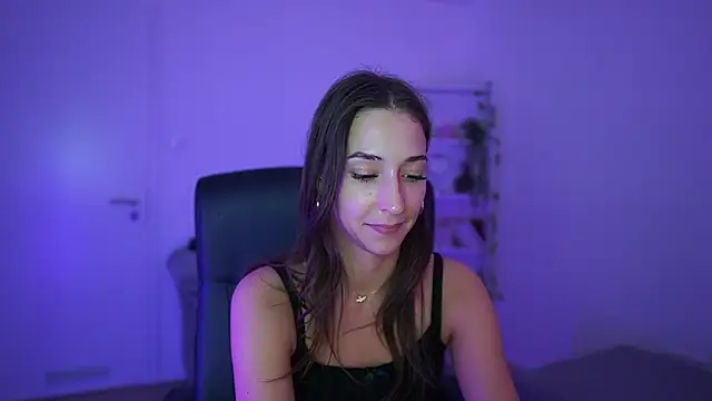 Crystalbrunette18 webcam