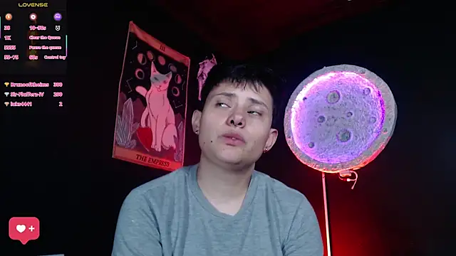 girl_intense444 webcam