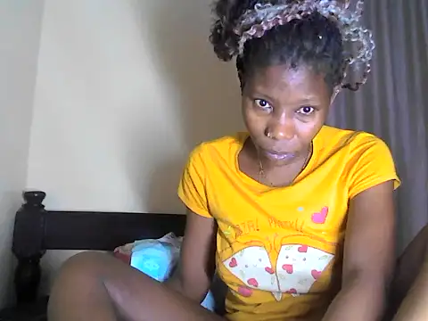 smallnaughtygirl webcam