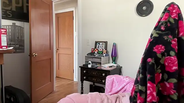 SpaceCowWhore webcam