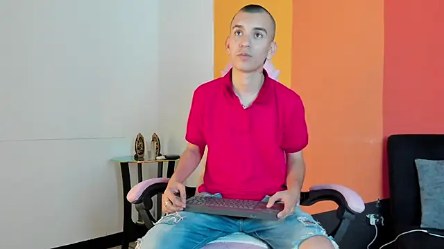 Rowan_Cley live sex cam