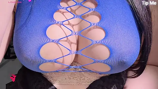 donghuangtaiyi--... Live Webcam on Stripchat