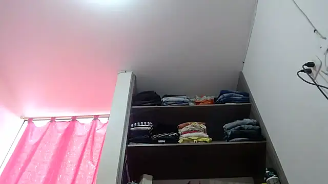 nicolle_milf1978 webcam