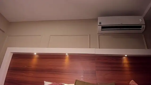 AriadnaHarper webcam