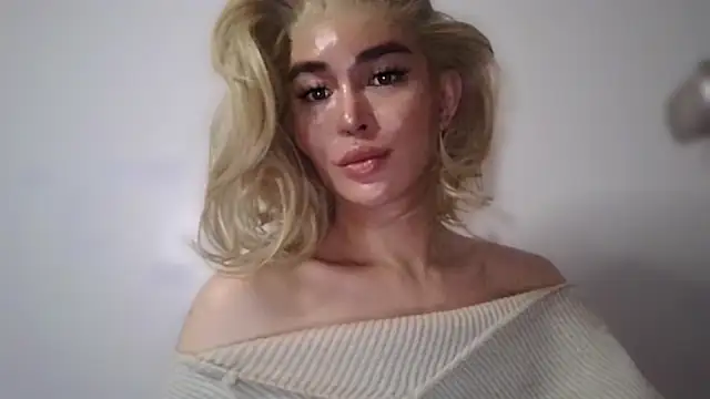 TheQueenNextDoor webcam