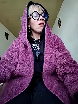 MARILYNMADELENAKOVANOVA webcam