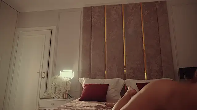 MilaDYstarlight's Stripchat show and profile