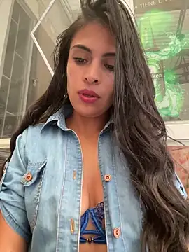 Astrid-- live sex cam