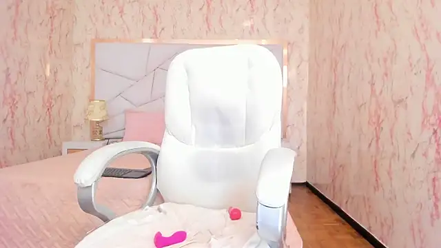 Emily_Whinfre webcam