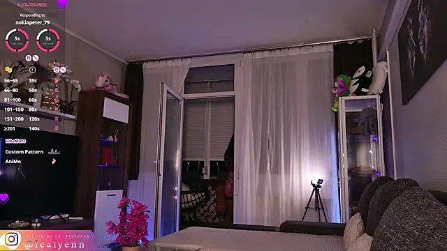 LeaLyenn's live cam