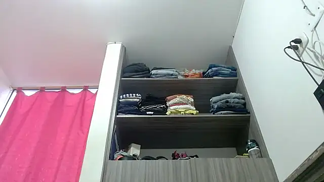 nicolle_milf1978 webcam