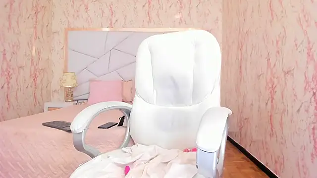 Emily_Whinfre webcam